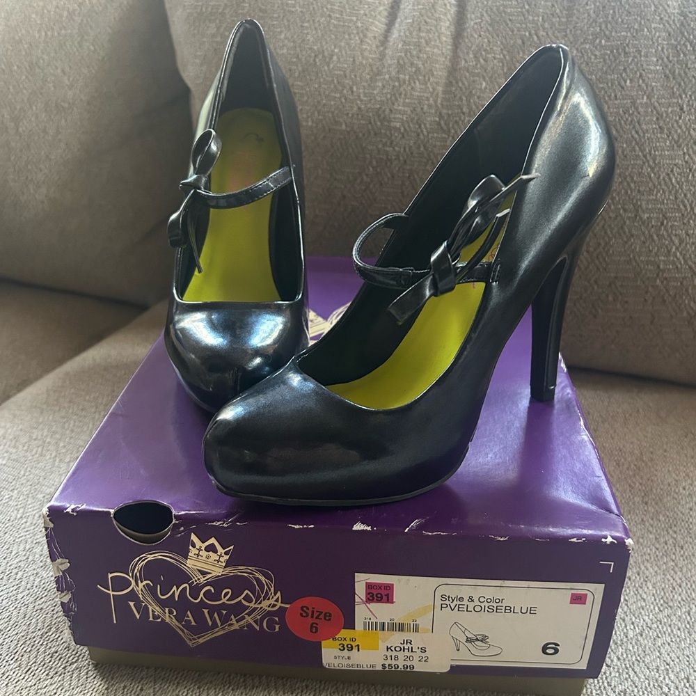 NWT Princess Vera Wang Shiny Navy Pumps Heels with Bow Round Toe w Box